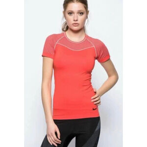 Nike Pro Hypercool Limit Less Tee Womens XL Extra Large Red Compression Shirt